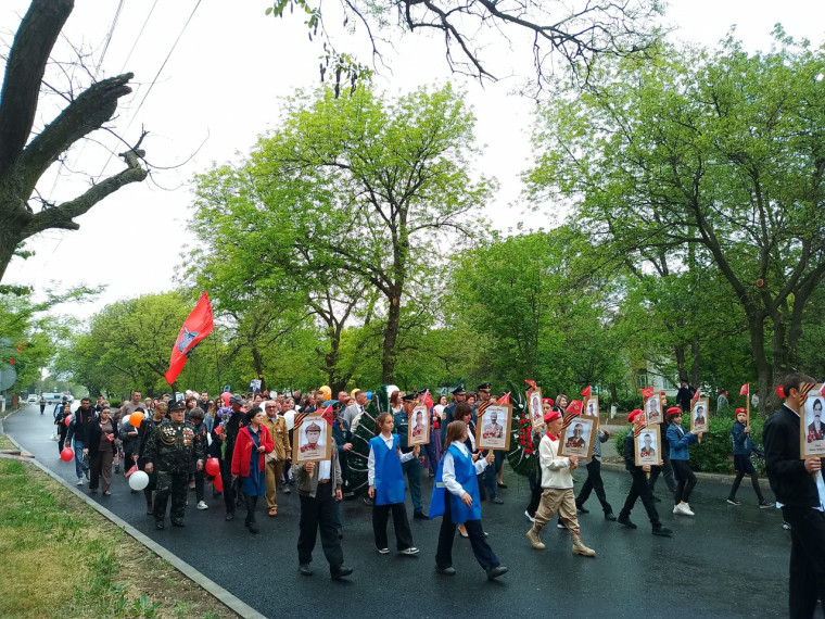 В Новотроицком муниципальном округе прошла масштабная акция "Бессмертный полк"!. В Новотроицком муниципальном округе прошла масштабная акция "Бессмертный полк"!.